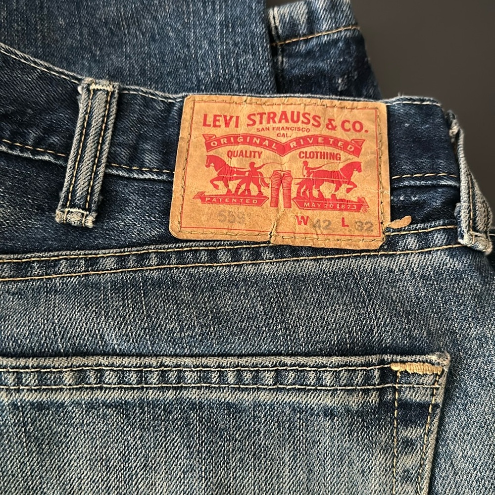 Men Levi’s jeans size w 42 l 32. Very good condition like new.